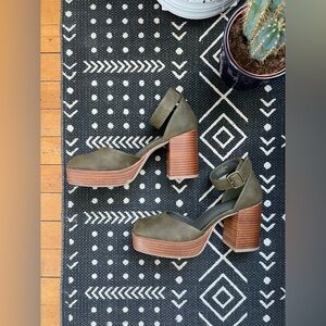 House of Harlow 1960 Platform Block Heels